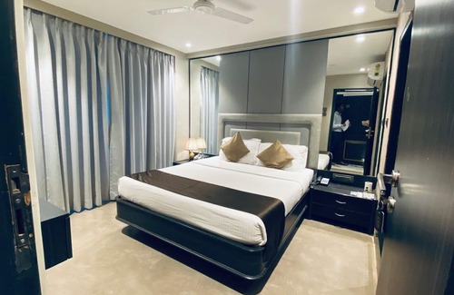 Wellington Pier Hotel | Gulf Hotel Colaba