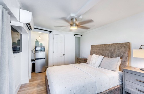 Captiva Resort | Gulf Views - No Stairs - Directly “On the Beach” - Jensen's "On the Gulf" - Cozy Suite 1