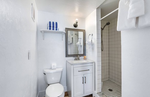 Captiva Resort | Gulf Views - No Stairs - Directly “On the Beach” - Jensen's "On the Gulf" - Cozy Suite 1