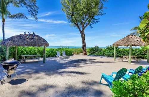 Captiva Resort | Gulf Views - No Stairs - Directly “On the Beach” - Jensen's "On the Gulf" - Cozy Suite 1