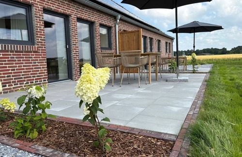 Altfunnixsiel Apartment | Gulfhof Funnixerhörn een - Stylish vacation farm with garden and wide open spaces