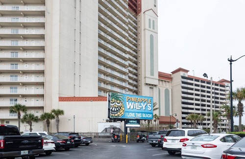 Panama City Beach Resort | Gulfview Luxury 1Br sleeps 6, LakeTown Wharf 517, short walk to beach!