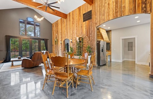 Dickson County Apartment | Gun Valley Ranch - Hot Tub