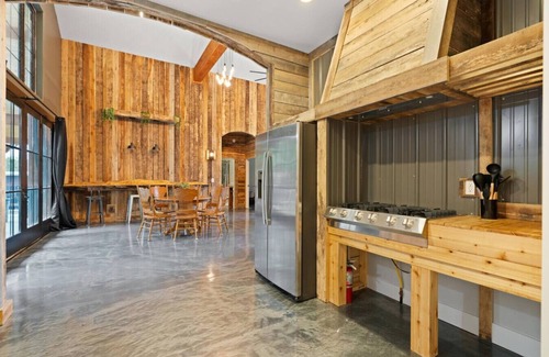 Dickson County Apartment | Gun Valley Ranch - Hot Tub