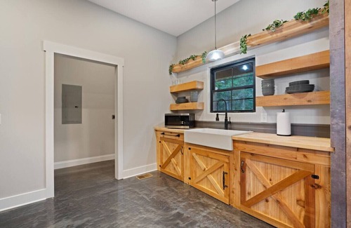 Dickson County Apartment | Gun Valley Ranch - Hot Tub