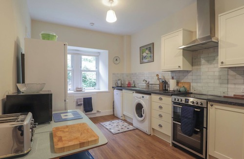 Heights of Achterneed Cottage | GUNROOM COTTAGE, pet friendly, with a garden in Strathpeffer