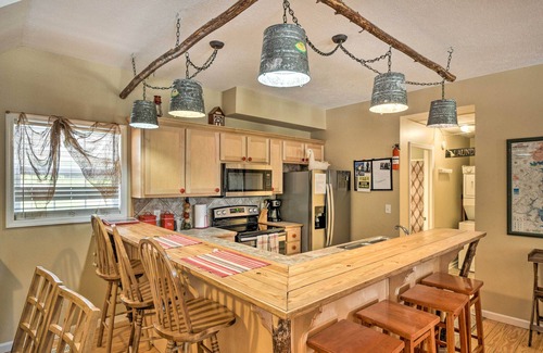 Guntersville Cottage | Guntersville Cabin Nestled in Kudzu Cove Resort