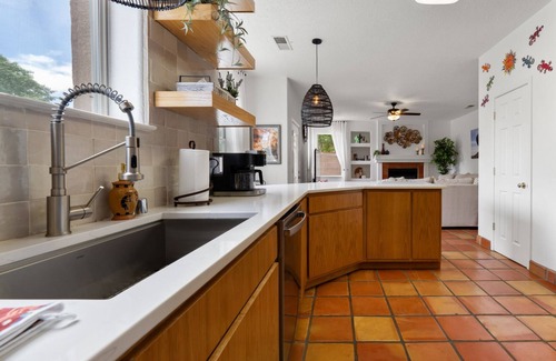 Westside House | Gusto Retreat * Hot Tub - An Irvie Home