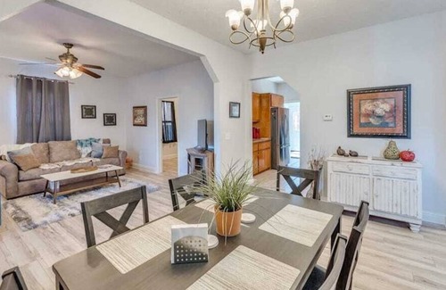 Guthrie House | Guthrie Charm / Dog Friendly / Red Brick District