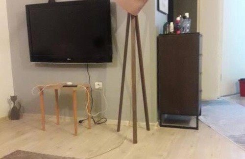 Guzelyalı Mahallesi Apartment | Guzelyalida çok merkezi yerde tatlı ve şirin daire