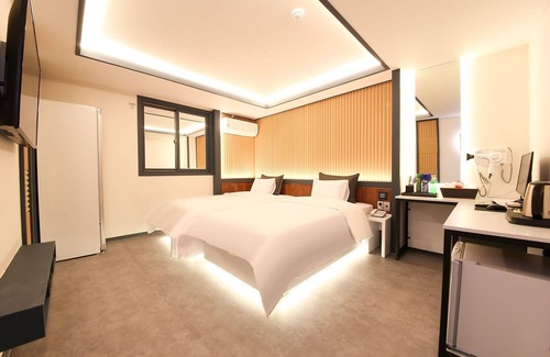 Chunghung Hotel | Gwangju Sinan Yeogiseo Jaja