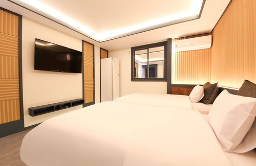 Chunghung Hotel | Gwangju Sinan Yeogiseo Jaja