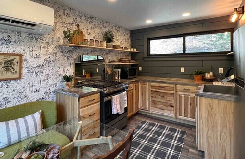 Ellwood City Cabin | Gwen's Cottage at Water's Edge