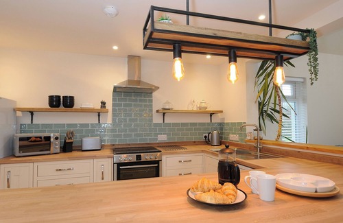 Newquay Cottage | GWENNEL NEYTH, pet friendly, character holiday cottage in Mitchell