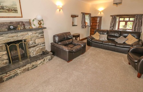 St Brides Cottage | GWRYD BACH FARMHOUSE, pet friendly, with open fire in St Davids