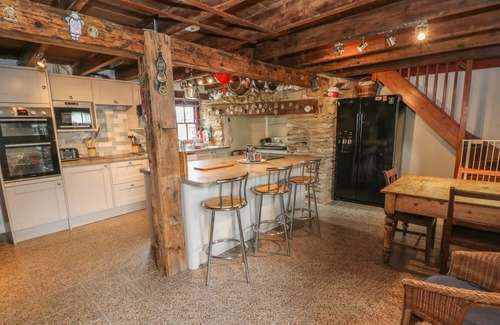 St Brides Cottage | GWRYD BACH FARMHOUSE, pet friendly, with open fire in St Davids