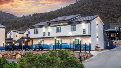 Gyeongju Villa | Gyeongju Byeolkids Poolvilla