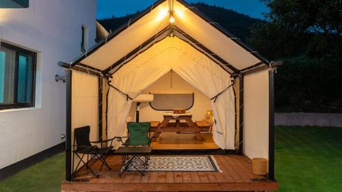 Gyeongju House | Gyeongju Gamseong The Glamping Pool Villa