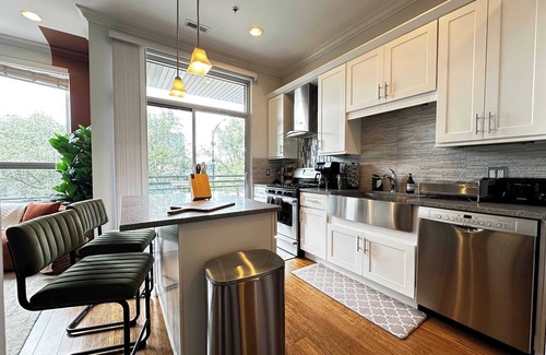 Near West Side Apartment | Gym, Garage Parking, Balcony, Sleeps 4