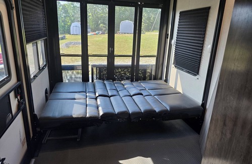 Yellville House | Gypsy Soul Glamping Escape – Upscale 5th Wheel Retreat with Mountain Views