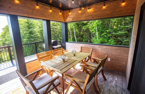 Saint-Joseph-de-la-Rive Ski Chalet | Hôtel à la maison - Panorama, spa et fleuve