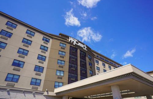Ste. Foy Hotel | Hôtel Must Aéroport de Québec par JARO