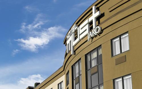 Ste. Foy Hotel | Hôtel Must Aéroport de Québec par JARO