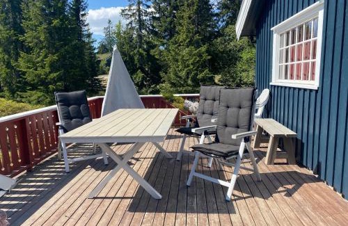 Loten Municipality House | Høstkos og ro på Budor, 4 roms hytte med peis og wifi