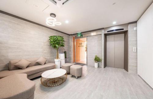Gwangsan-gu Hotel | H Evian Hotel