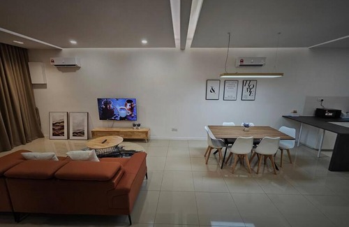 Shah Alam House | H+M Residence II [3km] to Setia City Convention