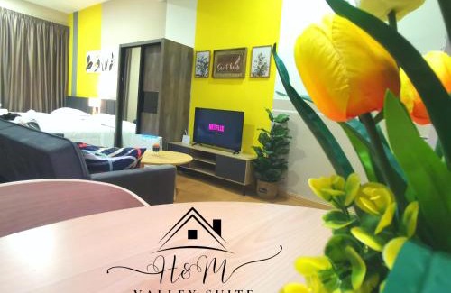 Kuantan Apartment | H&M Valley Suite - Pool View