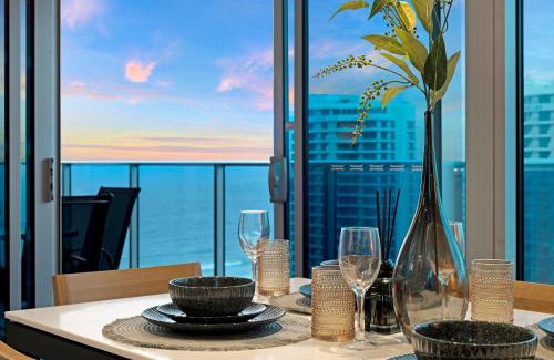 Surfers Paradise Apartment | H'Residences 2 Bedroom Unit - Ocean & City Views, Lvl 22!