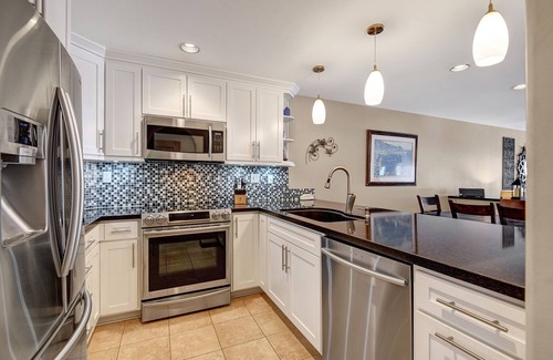 Avalon Condo | H1780: Gorgeous Villa, Stunning Panoramic Ocean Views,6-seat Golf Cart,Fireplace