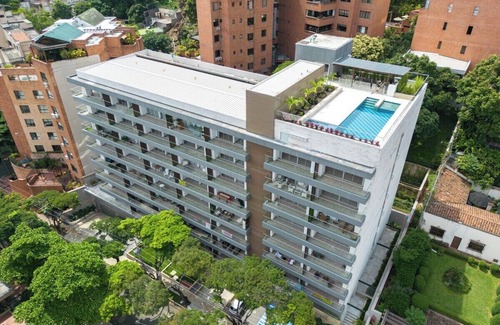 Granada Apartment | H602 - Cozy Garden View, Fast WiFi & Rooftop Pool