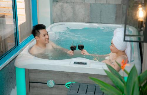 Bai Chay Villa | Ha Long 6BRS Beach Villa With Pool, Jacuzzi and Sauna