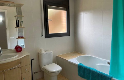 Sant Fost de Campsentelles Bed & Breakfast | Habitación Individual en una villa a 30 minutos de Barcelona con piscina