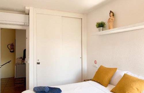 Cadaques House | Habitación céntrica con Aire Acondicionado Baño privado Nevera
