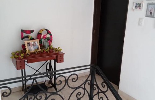 Leon House | Habitación cómoda, en privada con seguridad y parque para caminatas.