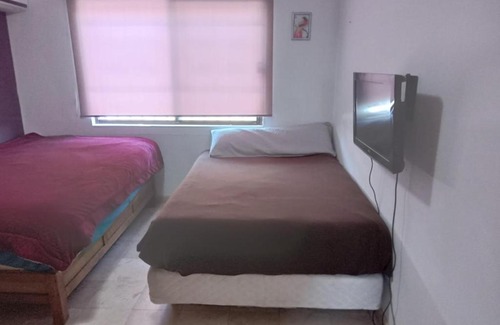 Leon House | Habitación cómoda, en privada con seguridad y parque para caminatas.