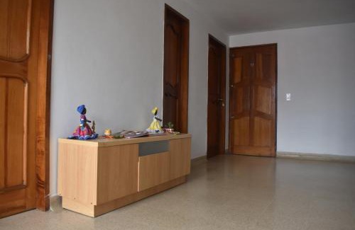 La Ceja House | Habitación con cama nueva doble y balcon privado cerca del parque principal