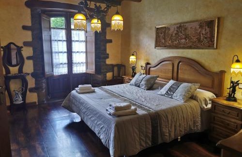 Navia de Suarna Apartment | Habitación Cuadruple con derecho a Barbacoa y patio