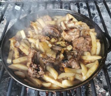 Navia de Suarna Apartment | Habitación Cuadruple con derecho a Barbacoa y patio