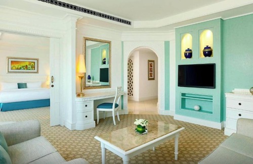 Sheikh Zayed Road Resort | Habtoor Grand Resort Junior Suite Plus with Sea View