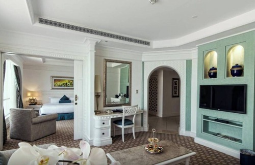 Sheikh Zayed Road Resort | Habtoor Grand Resort Junior Suite Plus with Sea View