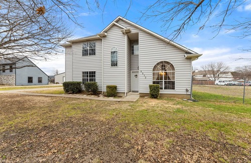 Frisco House | Hackberry Hideaway emerges as a special retreat where tanquility meets vibrancy.