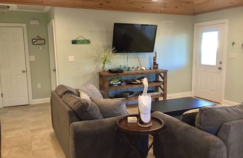 Hackberry House | Hackberry Hideaway I Waterfront On Lake Calcasieu