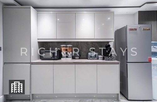 Leabridge House | Hackney Suites - Double En-suite Room (F3)