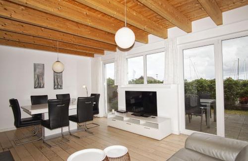 Monchgut-Granitz House | hafennahes Ferienhaus mit Terrasse und Meerblick - Ferienhaus TimpeTe Steuerbord