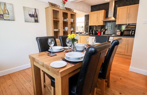 Rhos on Sea Cottage | HAFFANNEDD, family friendly, character holiday cottage in Rhos-On-Sea