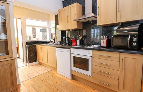 Rhos on Sea Cottage | HAFFANNEDD, family friendly, character holiday cottage in Rhos-On-Sea